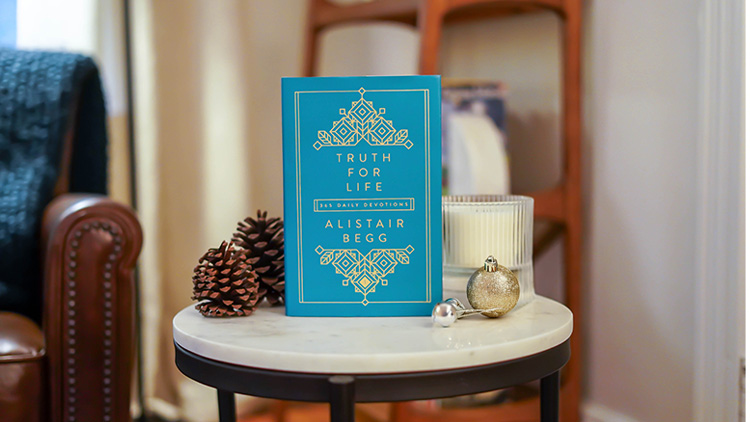 Truth For Life: 365 Daily Devotions, Volume One