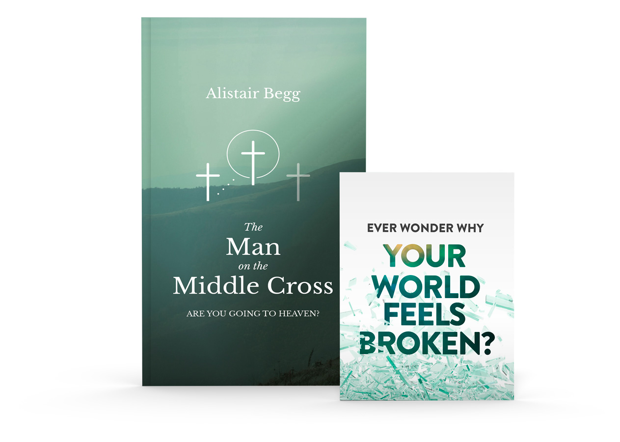 The Man on the Middle Cross and Gospel Tract Bundle